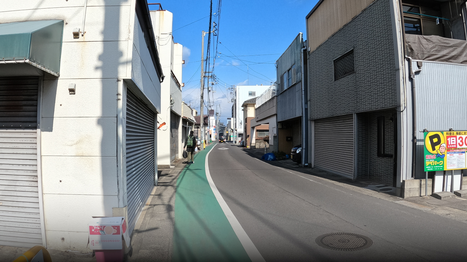 しばらく直進します。