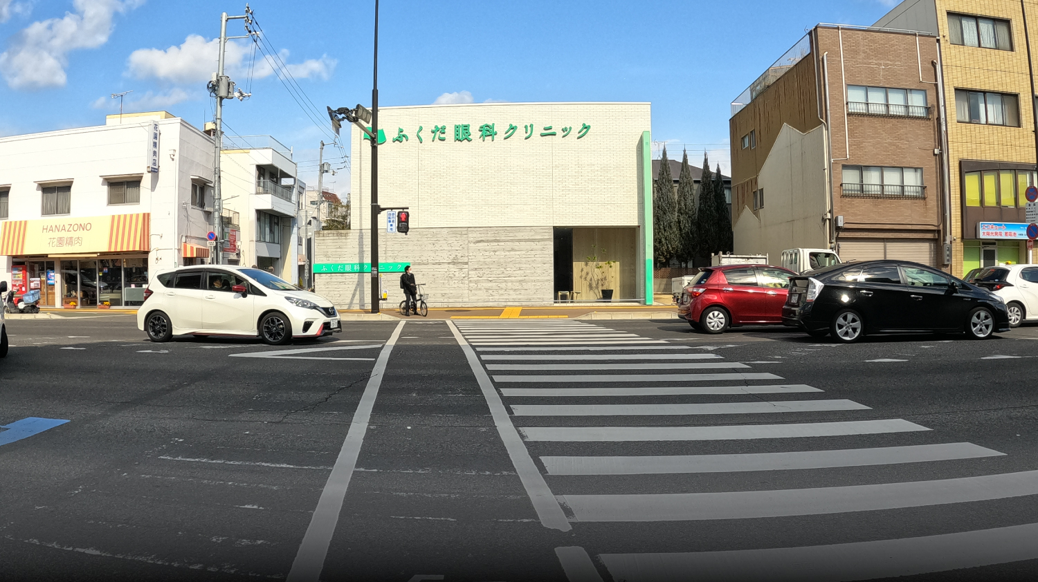 横断歩道を渡ると到着です。